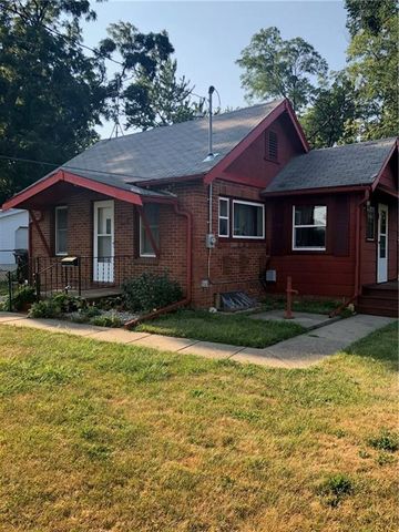 5109 Douglas Ave, Des Moines, IA 50310-1836