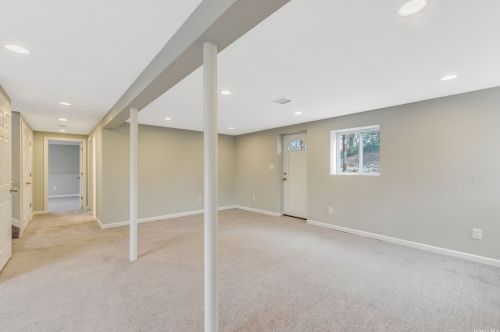 9 Brookwood Dr, Wheatley Heights NY  11798-1005 exterior