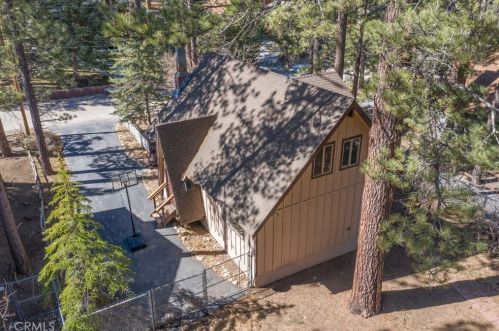 919 Mountain Ln, Big Bear City CA  92314 exterior