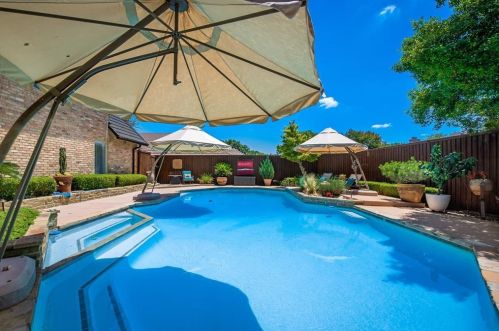 6318 Contour Dr, Dallas, TX 75248-1304