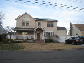 947 Erie Ave, North Lindenhurst, NY 11757-2116