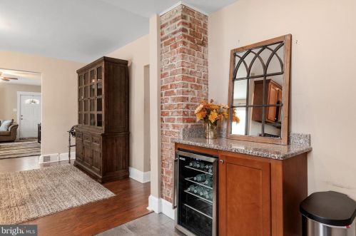 10 Cedar Ave, Berlin Boro NJ  08009-1302 exterior