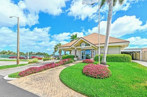 372 Palm Dr, Naples FL  34112-4998 exterior