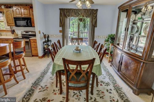 5805 Hillsborough Ct, Harrisburg PA  17111-4736 exterior