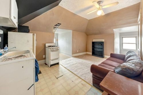 1025 Chartiers Ave, Pittsburgh PA  15220-4852 exterior