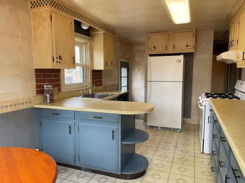 45 Gardiner Ave, North Kingstown RI  02852-4713 exterior