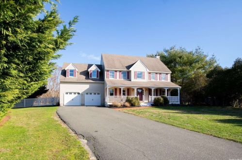 435 Mockingbird Ln, Southold, NY 11971-2959