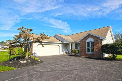 5759 Crescent Dr, Schnecksville, PA 18078-2159