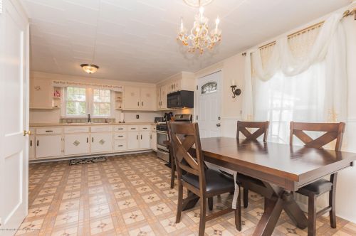 27 Spring St, East Freehold, NJ 07728-1843