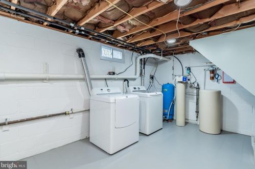 3 Sunset Dr, Navy Sup Dpt PA  17050-1652 exterior