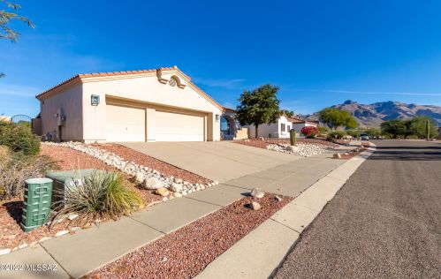 6729 Shadow Run Dr, Tucson, AZ 85704-6929