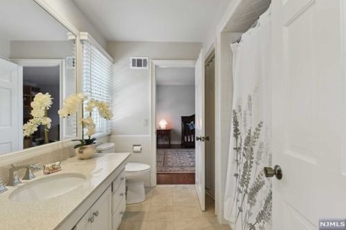 28 Greenview Way, Montclair NJ 07043-2531 exterior