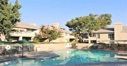 23947 Arroyo Park Dr, Santa Clarita CA  91355-2048 exterior