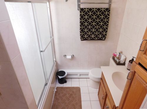 126 Lyon Pl, Lynbrook NY  11563-2420 exterior