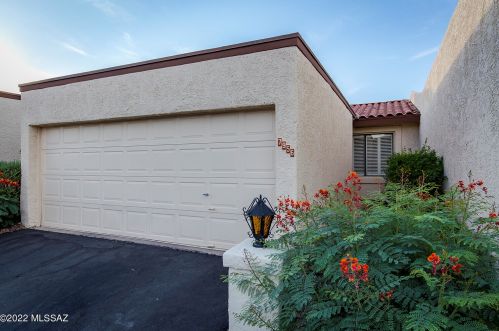 7956 Sabino Sunrise Cir, Tucson, AZ 85750-9752