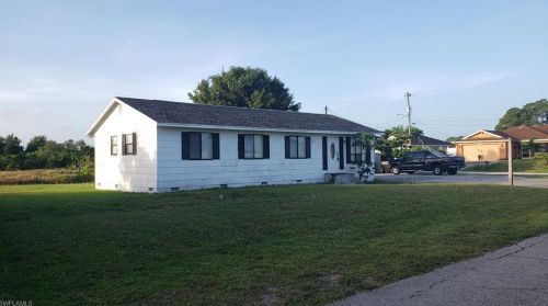 3805 29th St, Lehigh Acres, FL 33976-4206