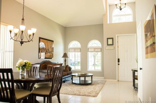 9963 18th St, Hollywood, FL 33024-1449