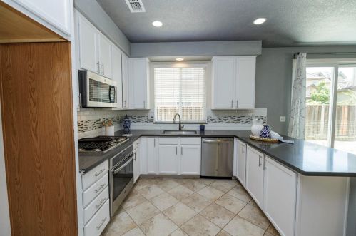 17122 Pacific Oak Ln, Lathrop CA  95330-8526 exterior