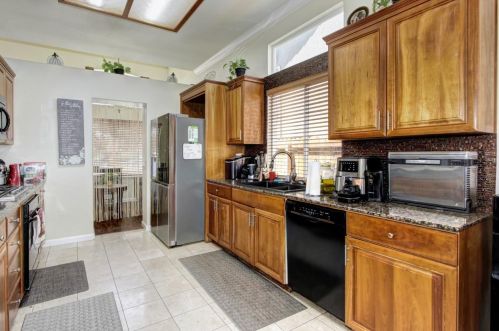 8675 Tennis Club Ct, Elk Grove CA  95624-3291 exterior