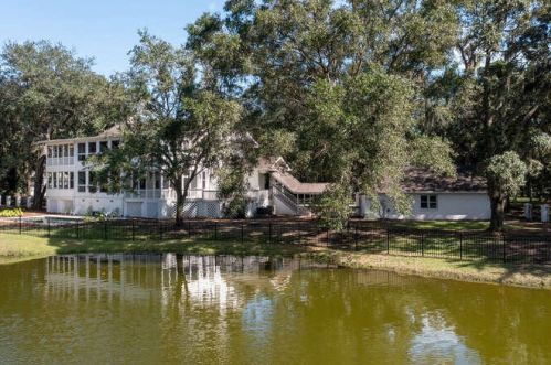 1580 Aztec Ln, Mount Pleasant SC 29464 exterior