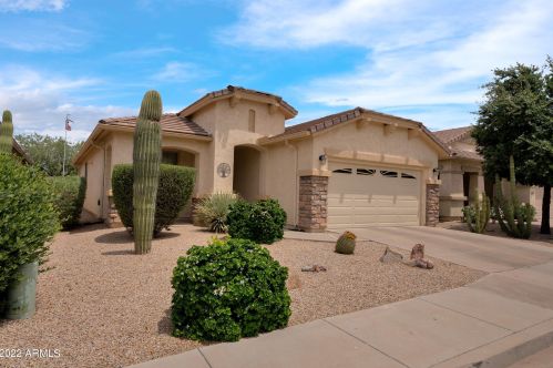 584 Twin Peaks Pkwy, San Tan Valley AZ  85143-5829 exterior