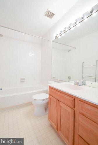 350 Hedgestone Ter, Leesburg VA 20176-4871 exterior