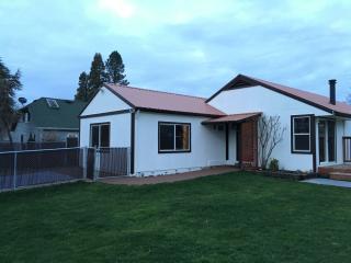 384 Broadway St, Estacada OR  97023-7000 exterior