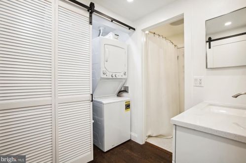 7604 Lakeside Village Dr, Falls Church VA  exterior