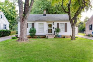 6211 Crittenden Ave, Indianapolis, IN 46220-2122