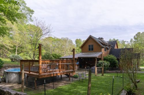 129 Pinchalong Rd, Grove City PA  16127-6335 exterior