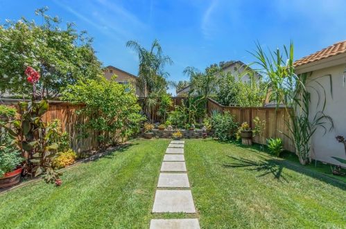 6742 Dove Ln, Riverside CA  92506-5000 exterior