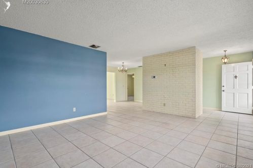 418 Poplar Ave, Fort Pierce, FL 34952-1352