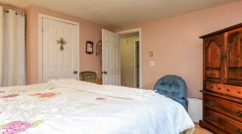 72 Peter Ct, Belmont NH  03220-3136 exterior