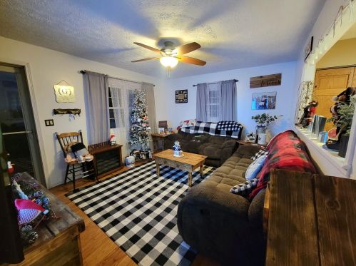 3089 Ford Rd, Washington Ch, OH 43160-9585