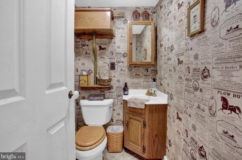 6411 Devonshire Hts Rd, Harrisburg PA 17111-4818 exterior