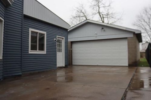 162 Lincoln Ave, Whitaker, PA 15120-2330