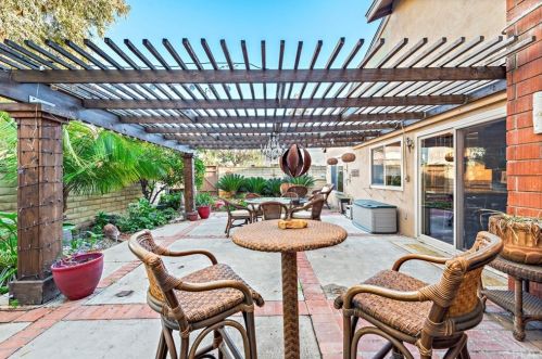 2 Emperor, Irvine CA 92604-1918 exterior