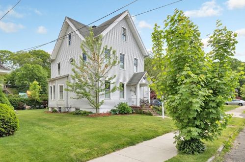12 Crescent St, Huntington, CT 06484-4103