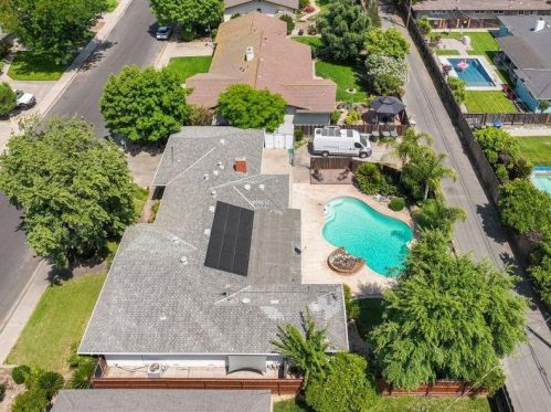 504 Greenwich Ln, Modesto CA  95350-1506 exterior