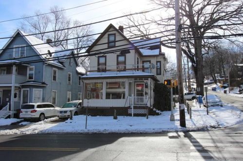 22 Kneen St, Huntington, CT 06484-3327