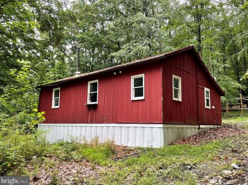 85 Yankee Ln, Charnita, PA 17320-7836