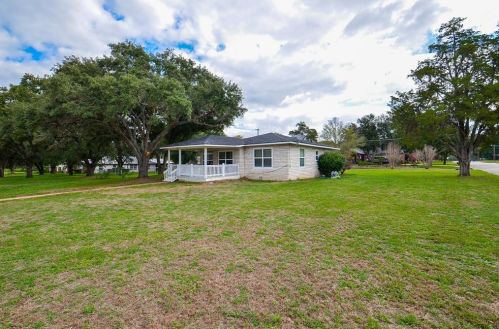 1846 11th St, Hempstead, TX 77445-6033