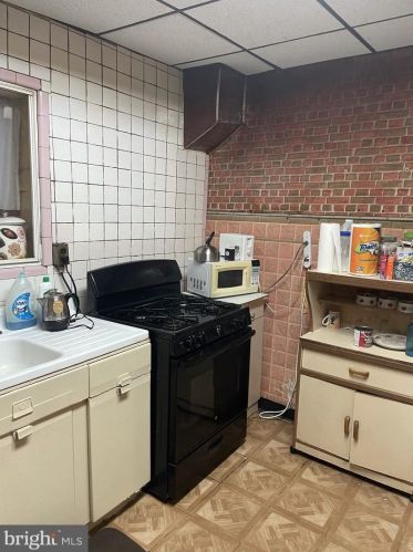 1438 24 St, Philadelphia PA 19130-1913 exterior