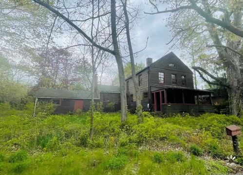 1136 Durham Rd, Wallingford, CT 06492-2582