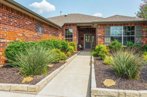 11013 Southerland Dr, Denton, TX 76207-8687