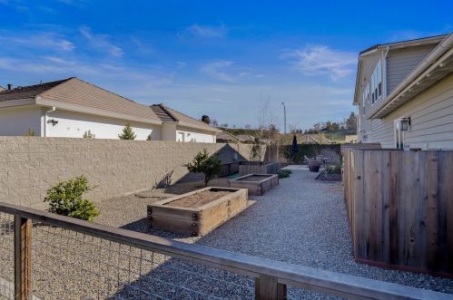 10817 Goldsborough Cir, Valley Home CA 95361-7649 exterior