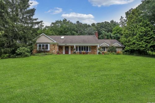 45 Elkland Rd, Huntington Station, NY 11747-3301