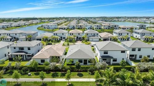 17451 41 St, Hollywood FL 33029-5035 exterior