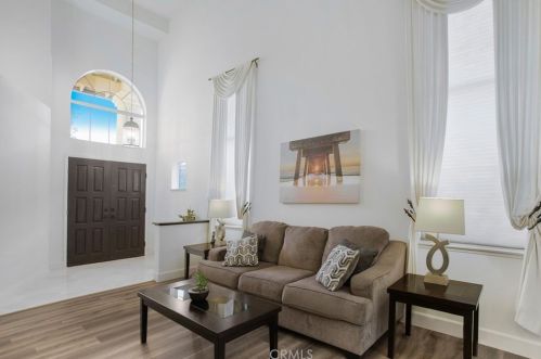 737 Oakcrest Ave, Brea, CA 92821-1842