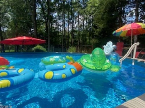 111 Lilac Dr, Annandale NJ  08801-3454 exterior